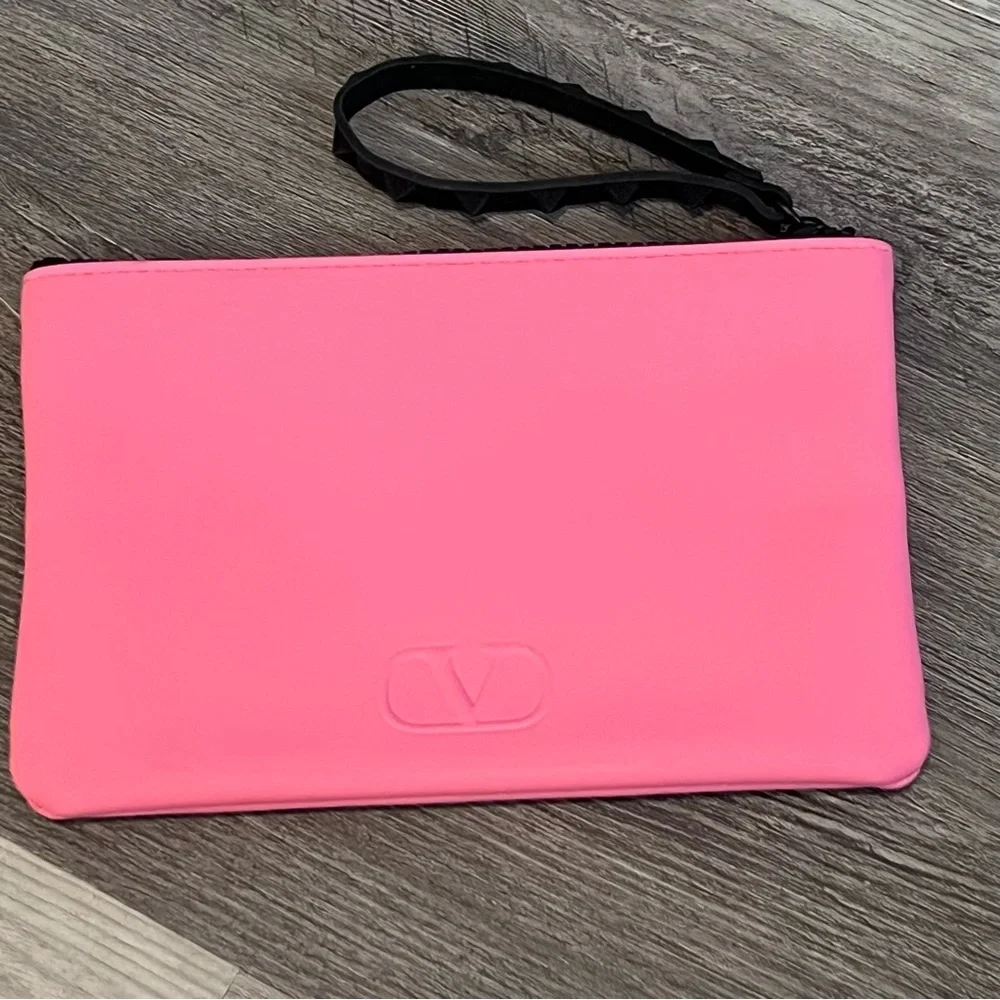 Valentino Born In Roma Rockstud Pink Cosmetic Makeup Travel Wristlet Bag